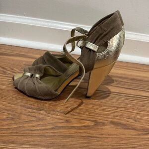 Seychelles tan and gold heels